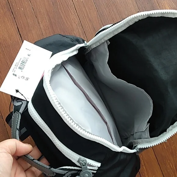 Kipling back pack jet black chain KIA5L4-SEOUL unique design silver bright patch - Picture 5 of 8